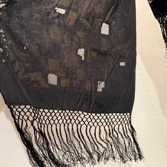 Elegant Multicolor Patterned Shawl - Picture 6 of 8